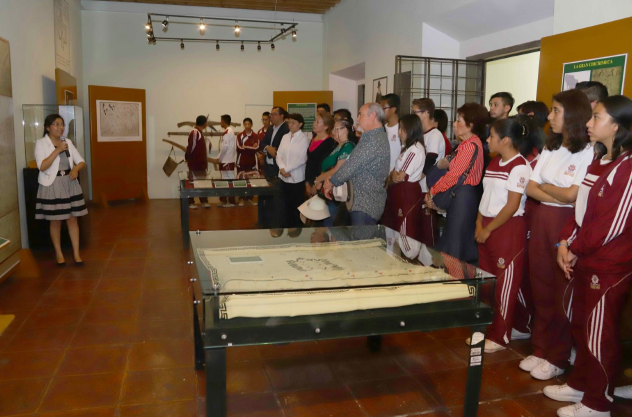 Inauguran exposición sobre las 400 familias